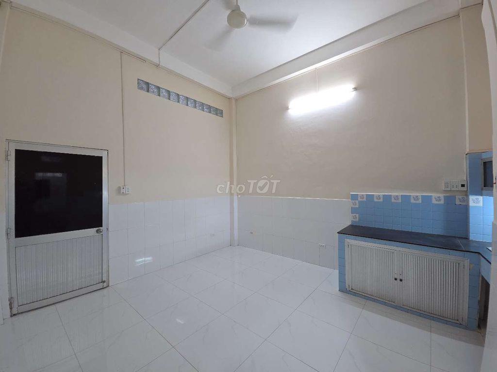 Trệt Q3 CMT8 thuê lâu dài giá thương lượng