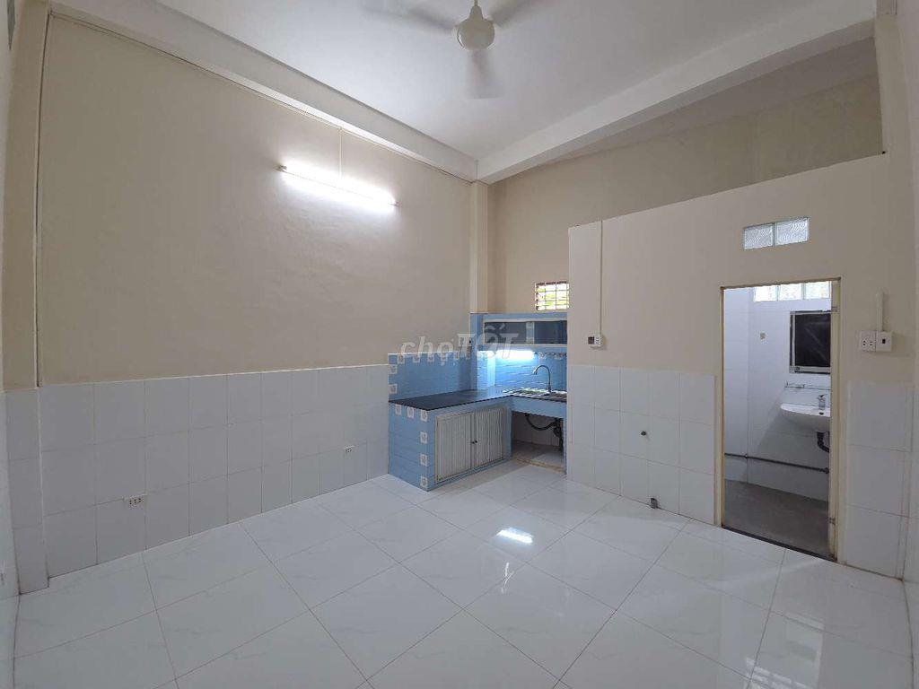 Trệt Q3 CMT8 thuê lâu dài giá thương lượng
