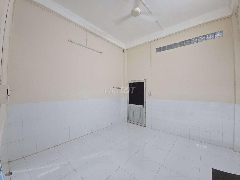 Trệt Q3 CMT8 thuê lâu dài giá thương lượng