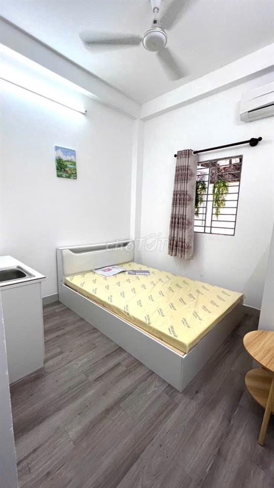 4tr2 ngay trung tâm có cửa sổ, đối diện chợ Vườn Chuối. 1/8 có thể vào