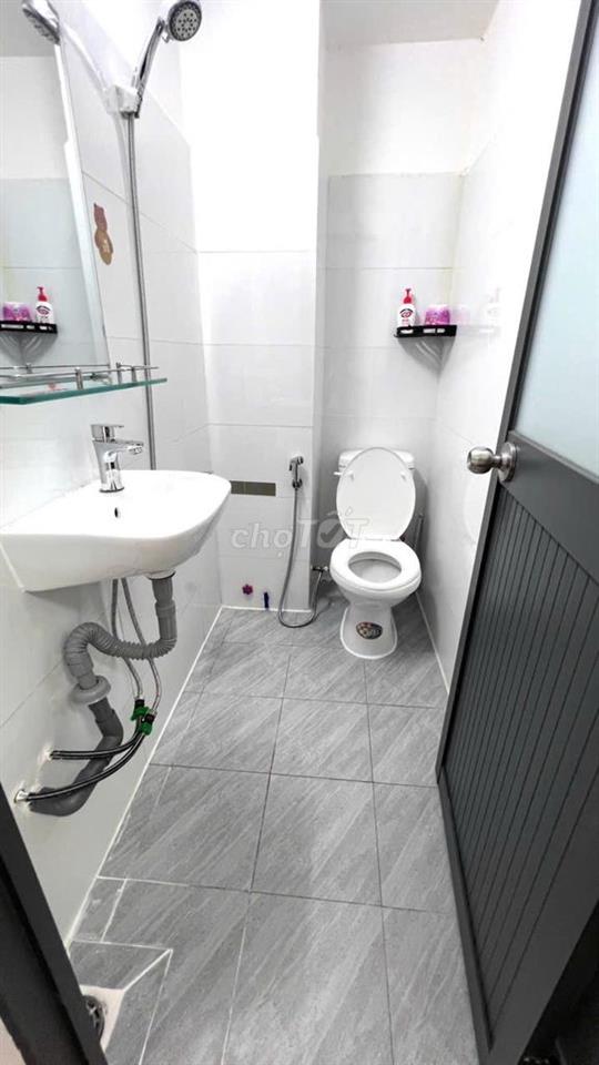 4tr2 ngay trung tâm có cửa sổ, đối diện chợ Vườn Chuối. 1/8 có thể vào