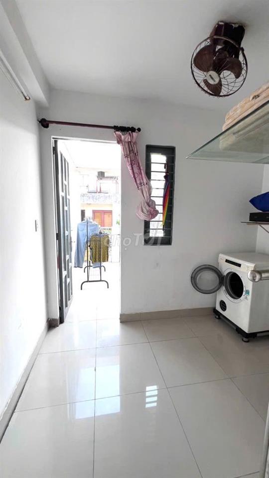 4tr2 ngay trung tâm có cửa sổ, đối diện chợ Vườn Chuối. 1/8 có thể vào