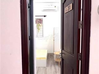 4tr2 ngay trung tâm có cửa sổ, đối diện chợ Vườn Chuối. 1/8 có thể vào