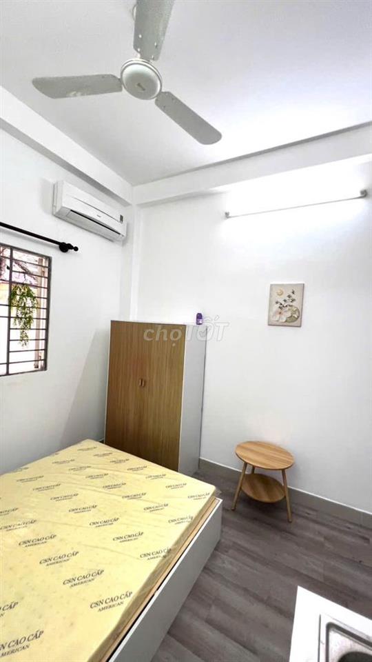4tr2 ngay trung tâm có cửa sổ, đối diện chợ Vườn Chuối. 1/8 có thể vào