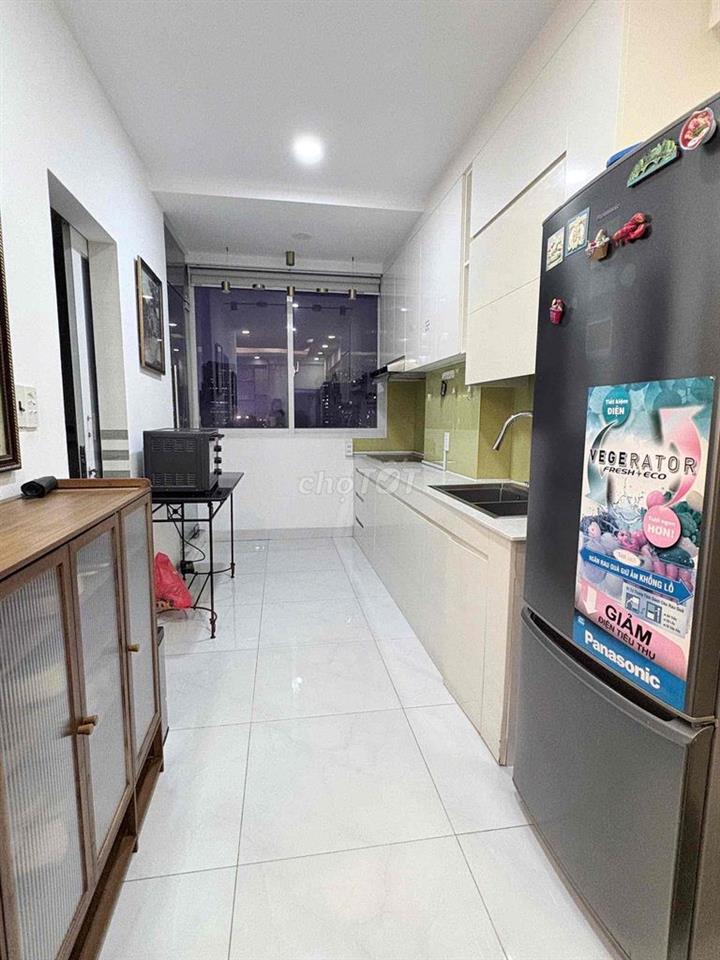 Cho thuê phòng ngủ lớn view Q1 full nội thất