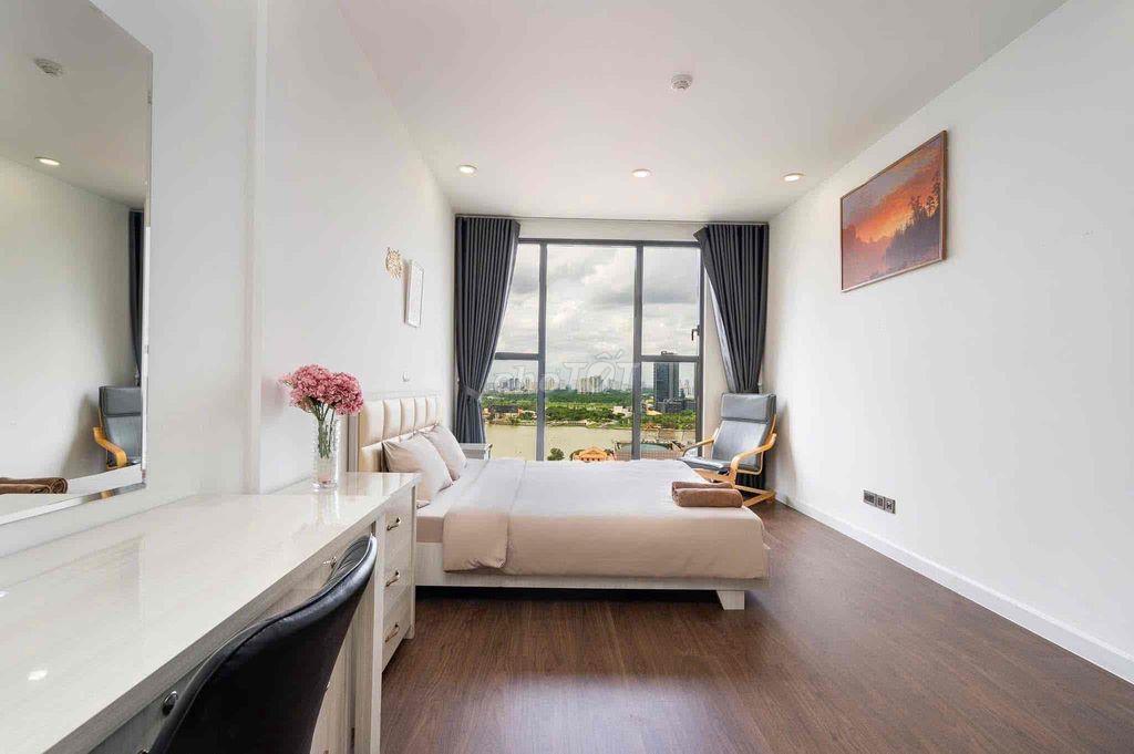 Cho Thuê Căn Hộ Saigon Royal 2PN - 2WC View Hướng Về Trung Tâm Quận 1