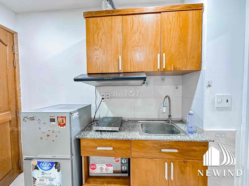 Studio full nt_an ninh_ ko chung chủ_ đi bộ qua Trường NTT_Luật Q4