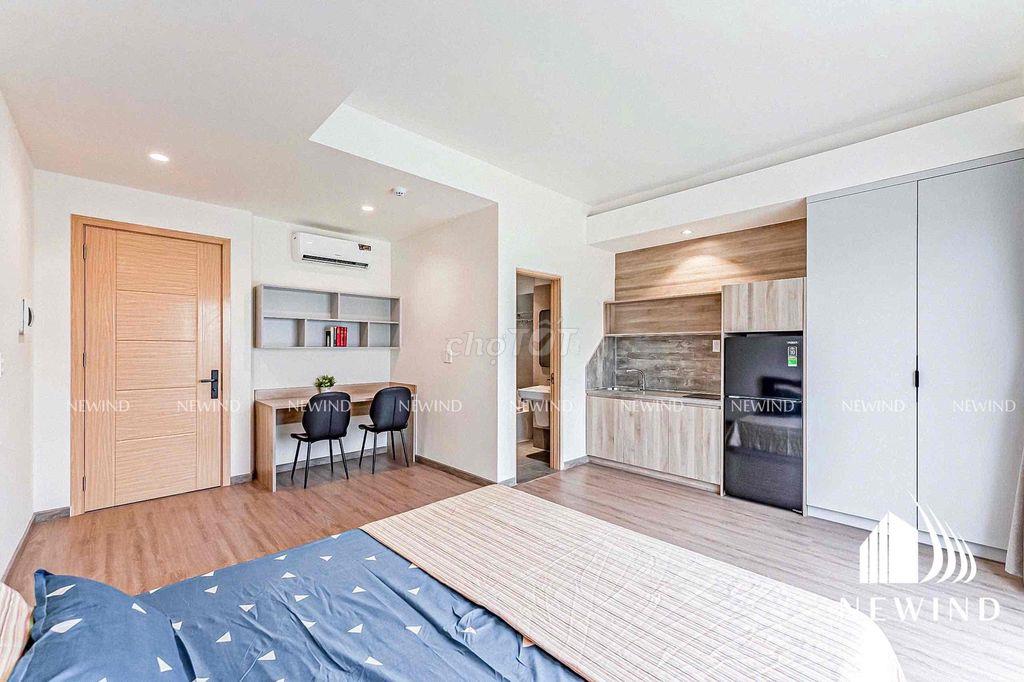 Căn hộ Studio Ban công/ cửa sổ Full NT gần cầu Nguyễn Văn Cừ_ sát Q1