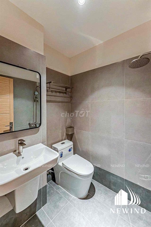 Căn hộ Studio Ban công/ cửa sổ Full NT gần cầu Nguyễn Văn Cừ_ sát Q1