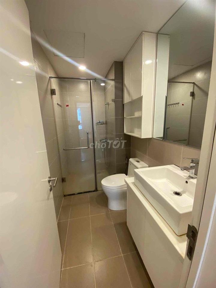 Sang hợp đồng thuê căn Goldview 2pn 1wc đẹp chỉ 17.5tr/th, t8 ở dc