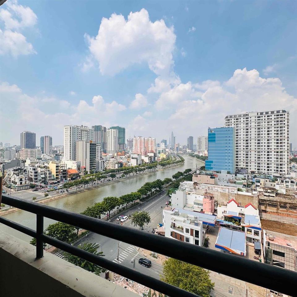 CẦN TÌM 1 BẠN NỮ SHARE PHÒNG CC MẶT TIỀN BẾN VÂN ĐỒN - Sát Q1