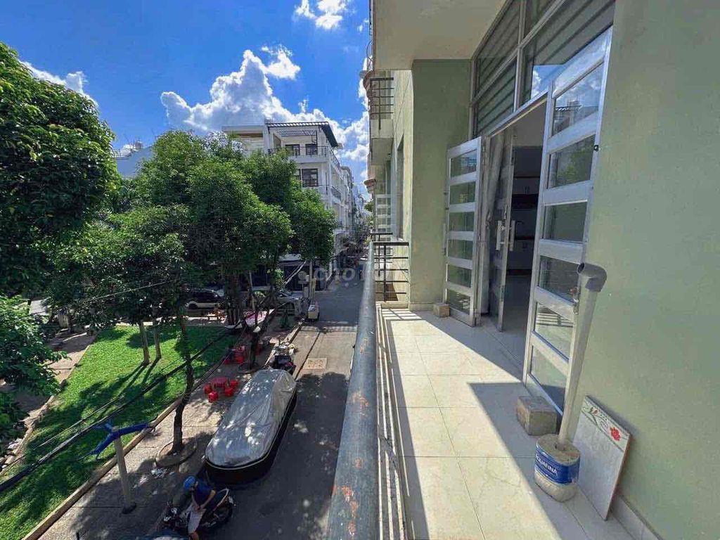 1PN BALCON SIÊU RỘNG FULL NỘI THẤT | TRUNG TÂM QUẬN 4
