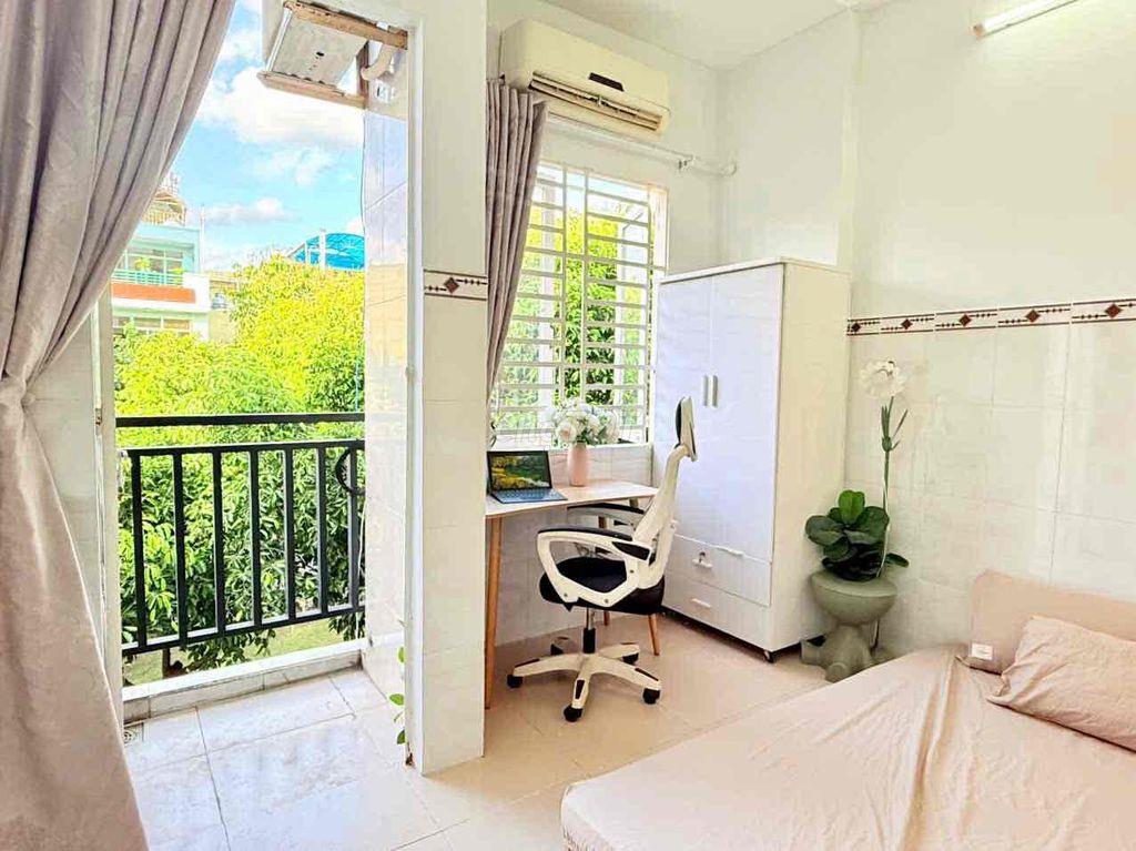 căn 2 PN Ngay gần ĐH Nguyễn Tất Thành , mặt tiền xe hơi trước nhà