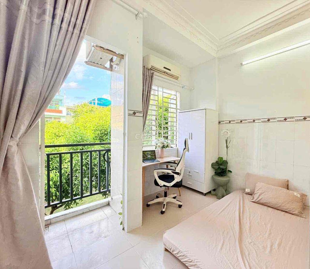 căn 2 PN Ngay gần ĐH Nguyễn Tất Thành , mặt tiền xe hơi trước nhà