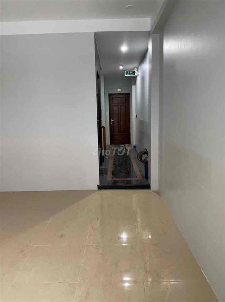 Bán nhà 183 Bến Vân Đồn đang cho thuê CHDV