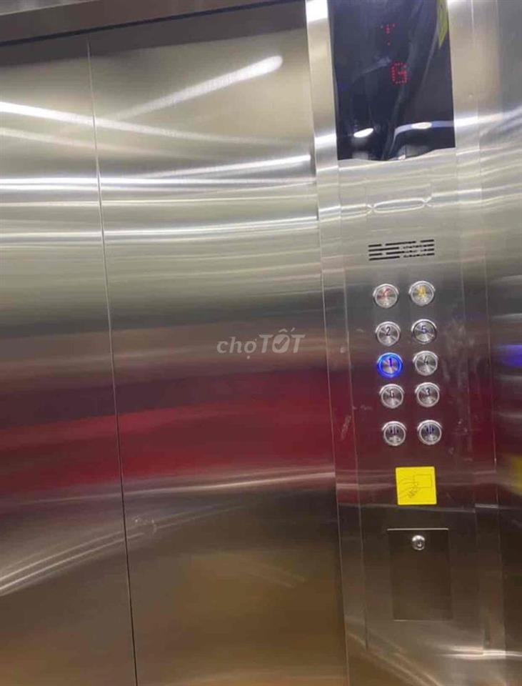 Bán nhà 183 Bến Vân Đồn đang cho thuê CHDV