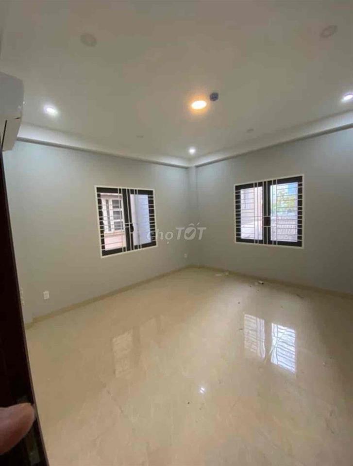 Bán nhà 183 Bến Vân Đồn đang cho thuê CHDV
