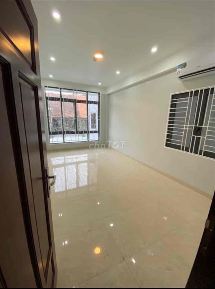Bán nhà 183 Bến Vân Đồn đang cho thuê CHDV
