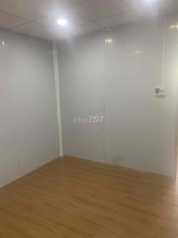 nhà mới sửa xong 3 phòng ngủ. tiện ích xung quanh đầy đủ,