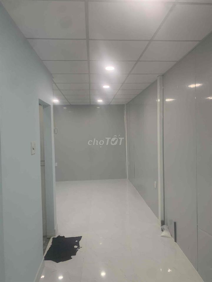 nhà mới sửa xong 3 phòng ngủ. tiện ích xung quanh đầy đủ,