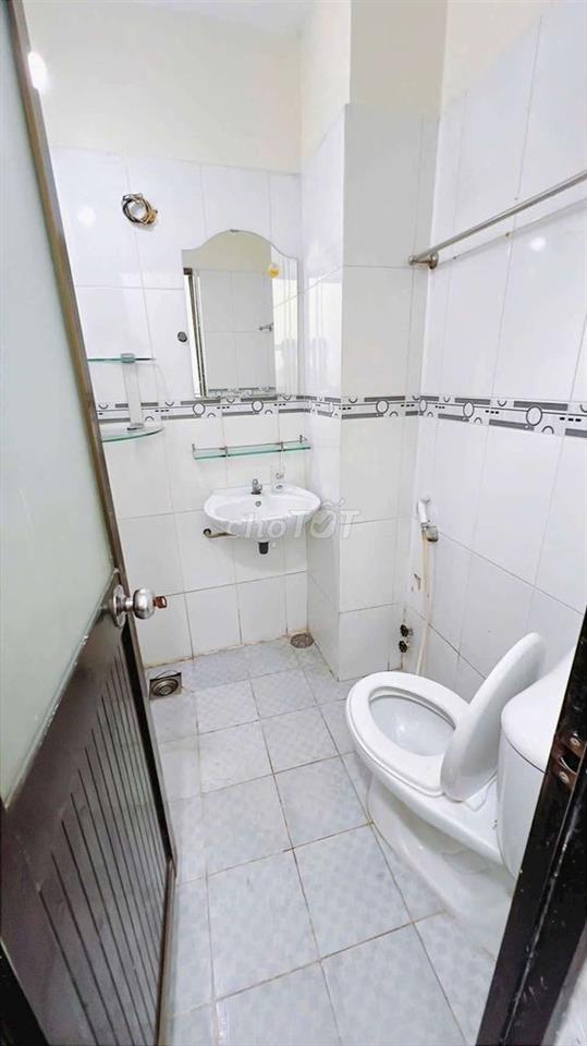 NGUYÊN CĂN CHO THUÊ 6tr5 QUẬN 4.