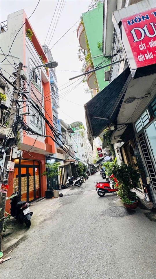 NGUYÊN CĂN ĐƯỜNG XE HƠI 11tr ( Q4 )