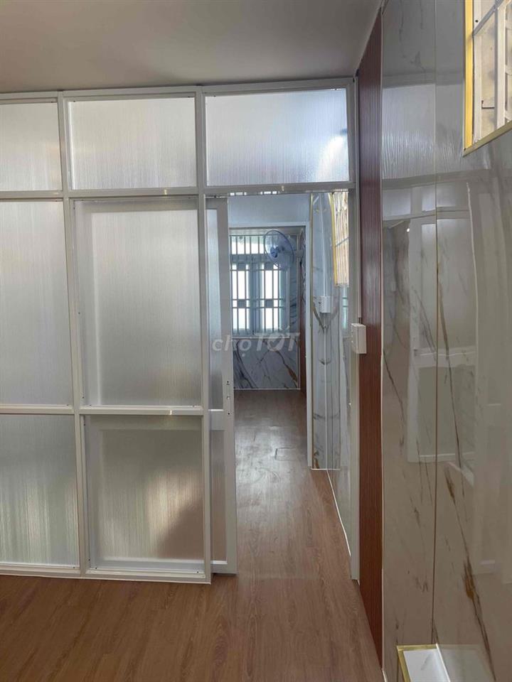 nhà đẹp cần bán đường bến Vân đồn F2Q4