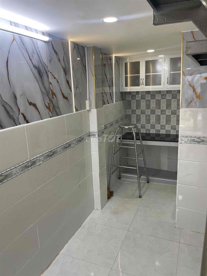 nhà đẹp cần bán đường bến Vân đồn F2Q4