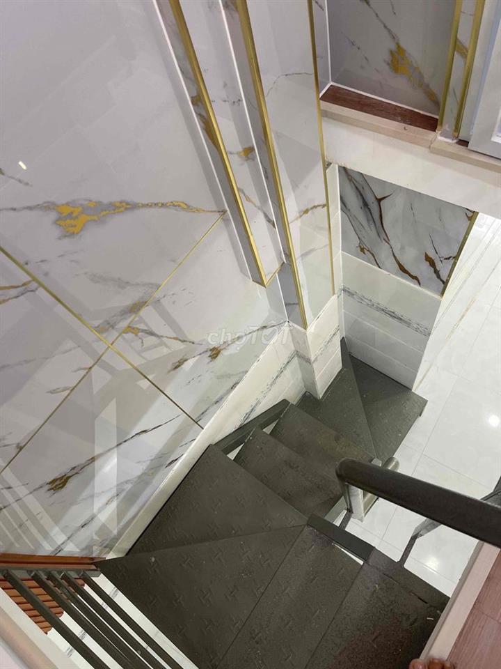 nhà đẹp cần bán đường bến Vân đồn F2Q4