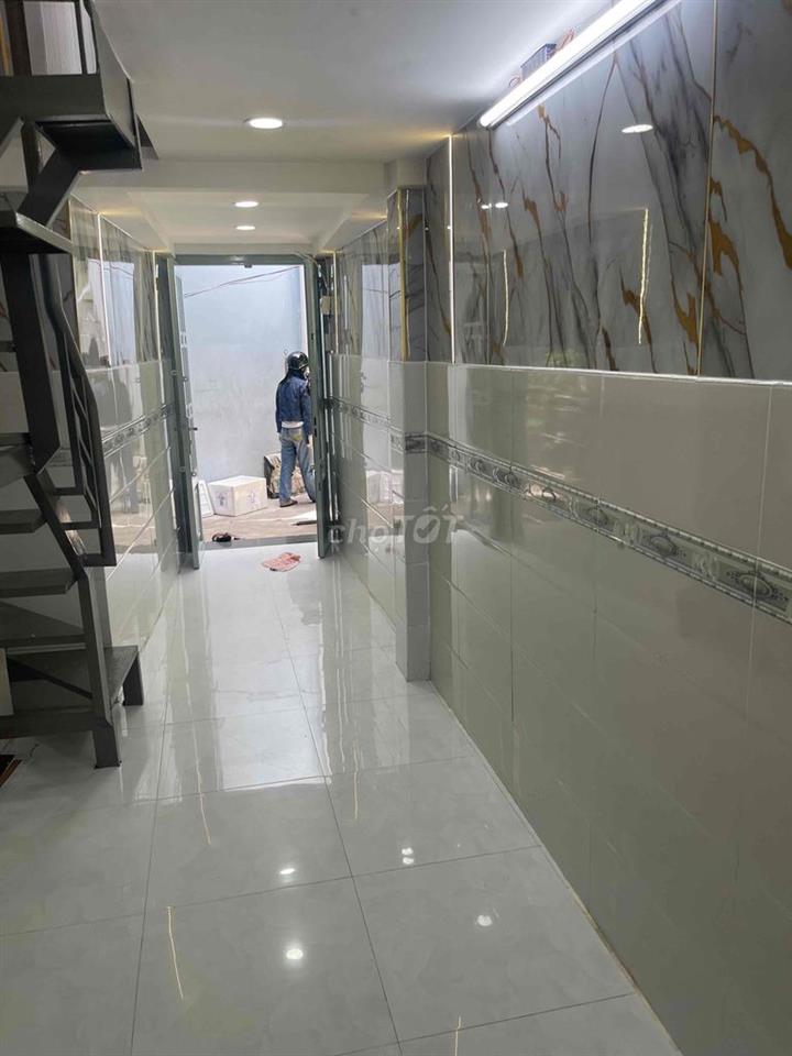 nhà đẹp cần bán đường bến Vân đồn F2Q4