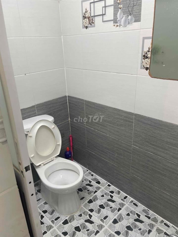nhà đẹp cần bán đường bến Vân đồn F2Q4