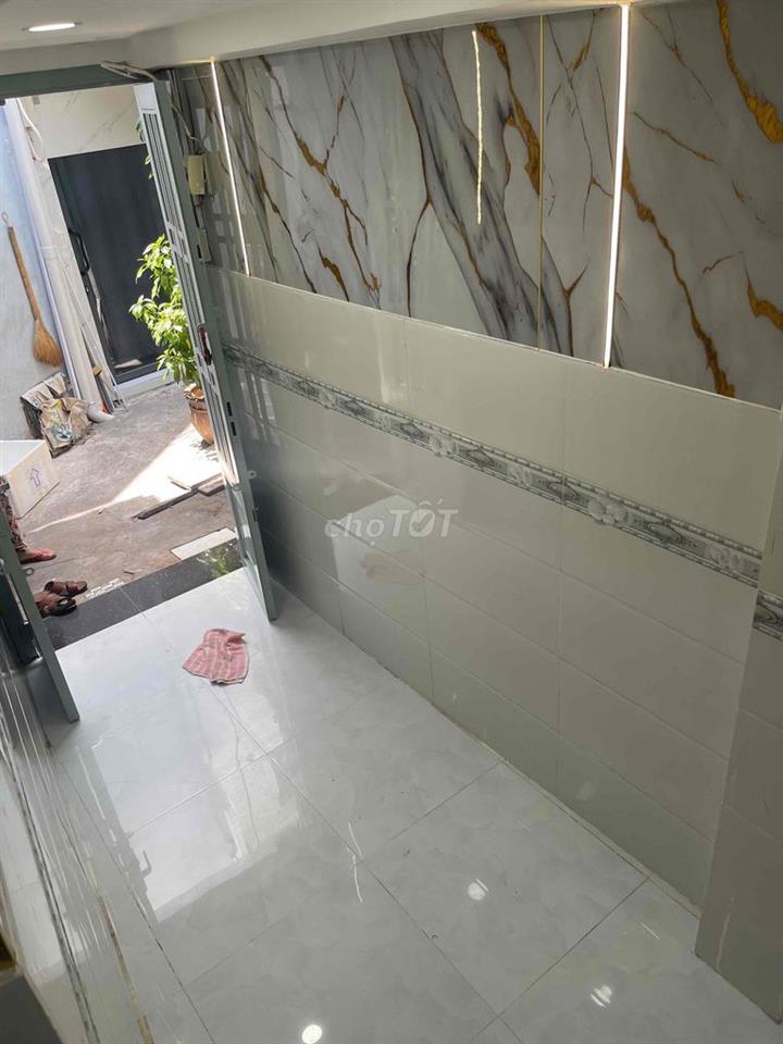 nhà đẹp cần bán đường bến Vân đồn F2Q4