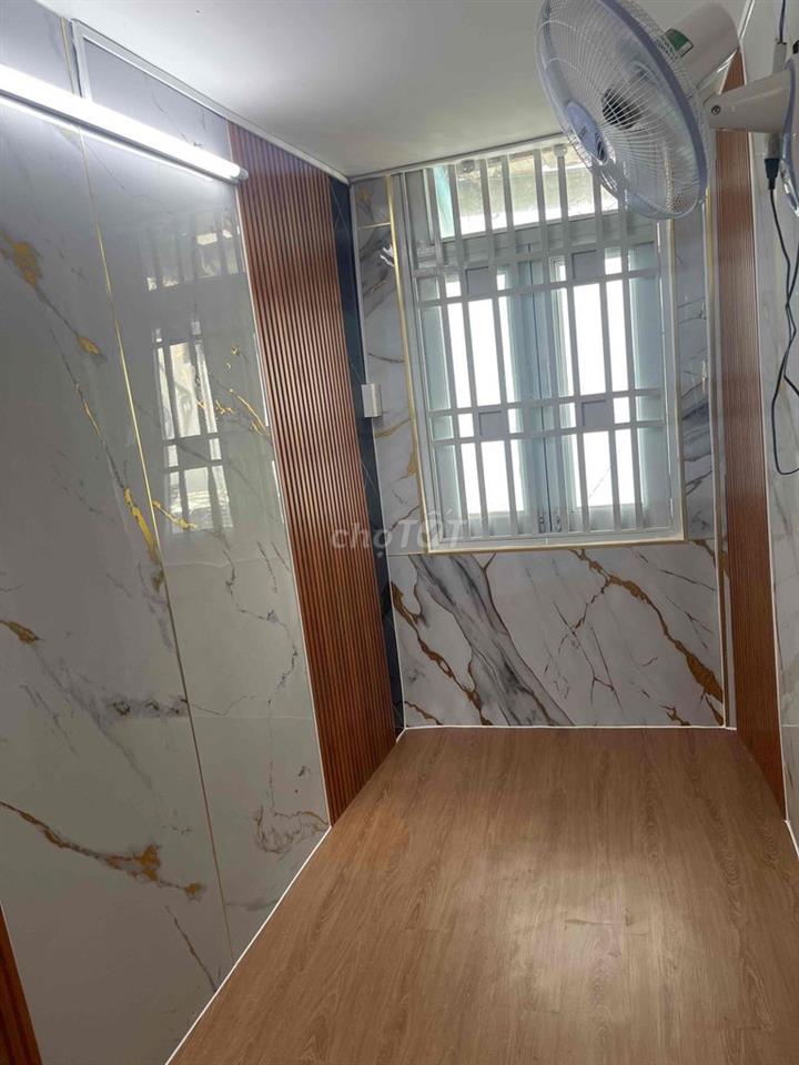 nhà đẹp cần bán đường bến Vân đồn F2Q4