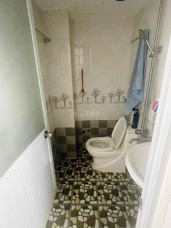 nhà bán chính chủ đường vĩnh Khánh F10Q4