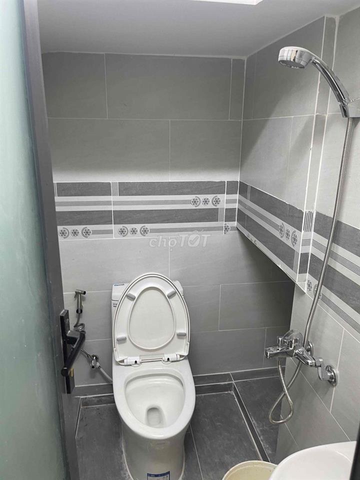 nhà đẹp cần bán đường tôn Đản F8Q4