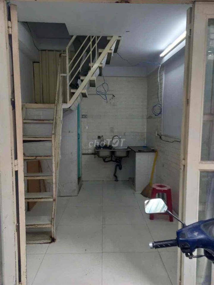 nhà cần bán đường tôn Đản F8Q4