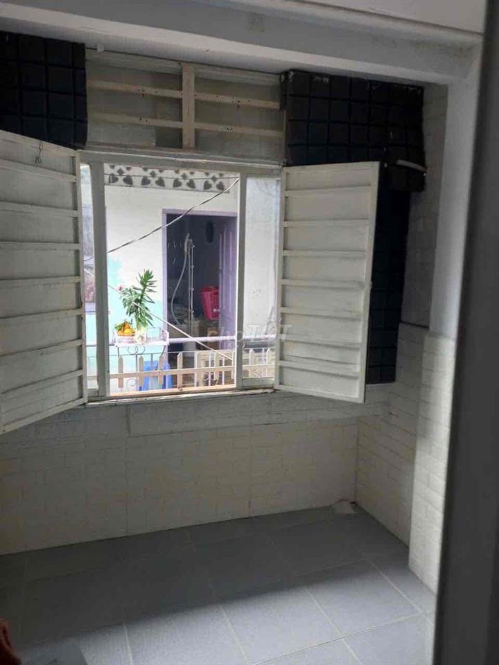 nhà cần bán đường tôn Đản F8Q4