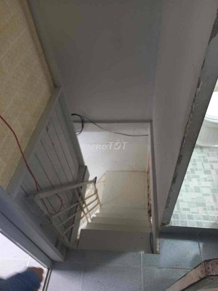 nhà cần bán đường tôn Đản F8Q4