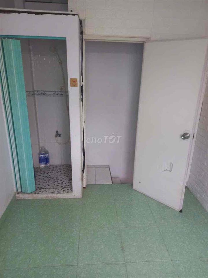 nhà cần bán đường tôn Đản F8Q4