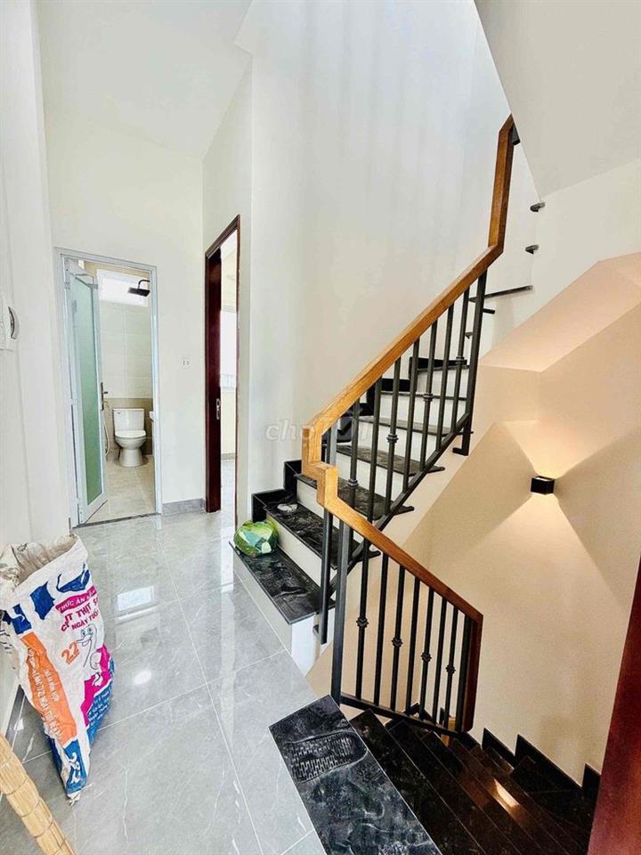 🏡 NHÀ MỚI ĐẸP – HẺM 1/ TÔN ĐẢN, QUẬN 4 – 4PN, SÂN THƯỢNG – CHỈ 5.2 TỶ