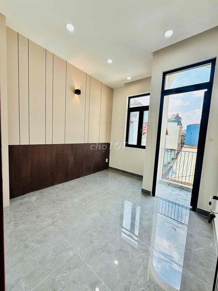 🏡 NHÀ MỚI ĐẸP – HẺM 1/ TÔN ĐẢN, QUẬN 4 – 4PN, SÂN THƯỢNG – CHỈ 5.2 TỶ