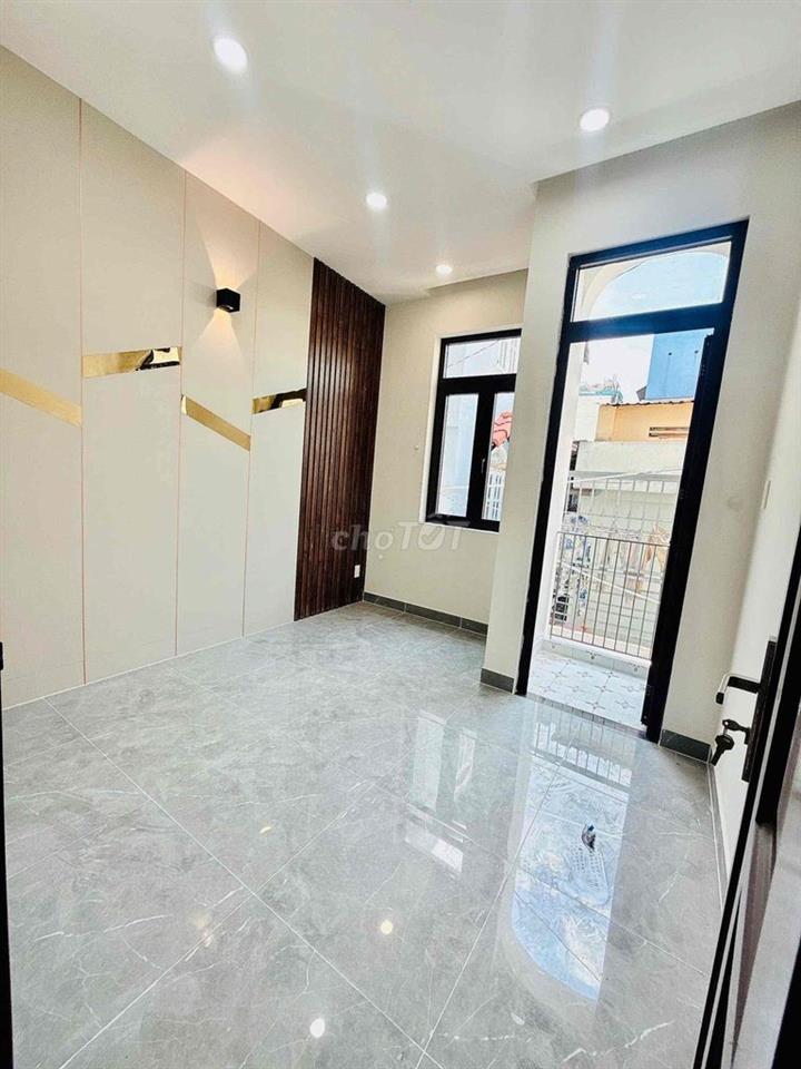 🏡 NHÀ MỚI ĐẸP – HẺM 1/ TÔN ĐẢN, QUẬN 4 – 4PN, SÂN THƯỢNG – CHỈ 5.2 TỶ