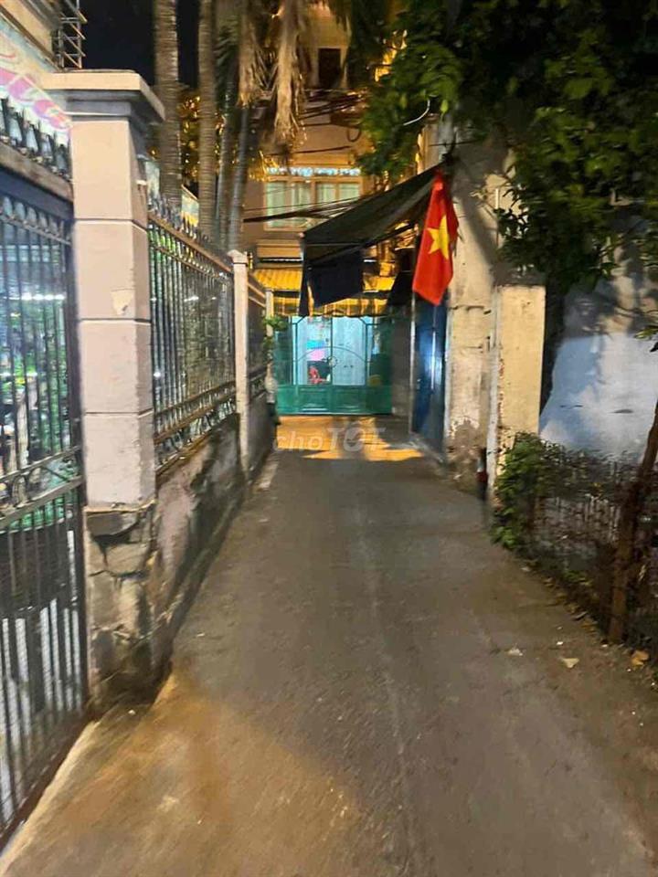 Nhà Q4 chính chủ cần bán