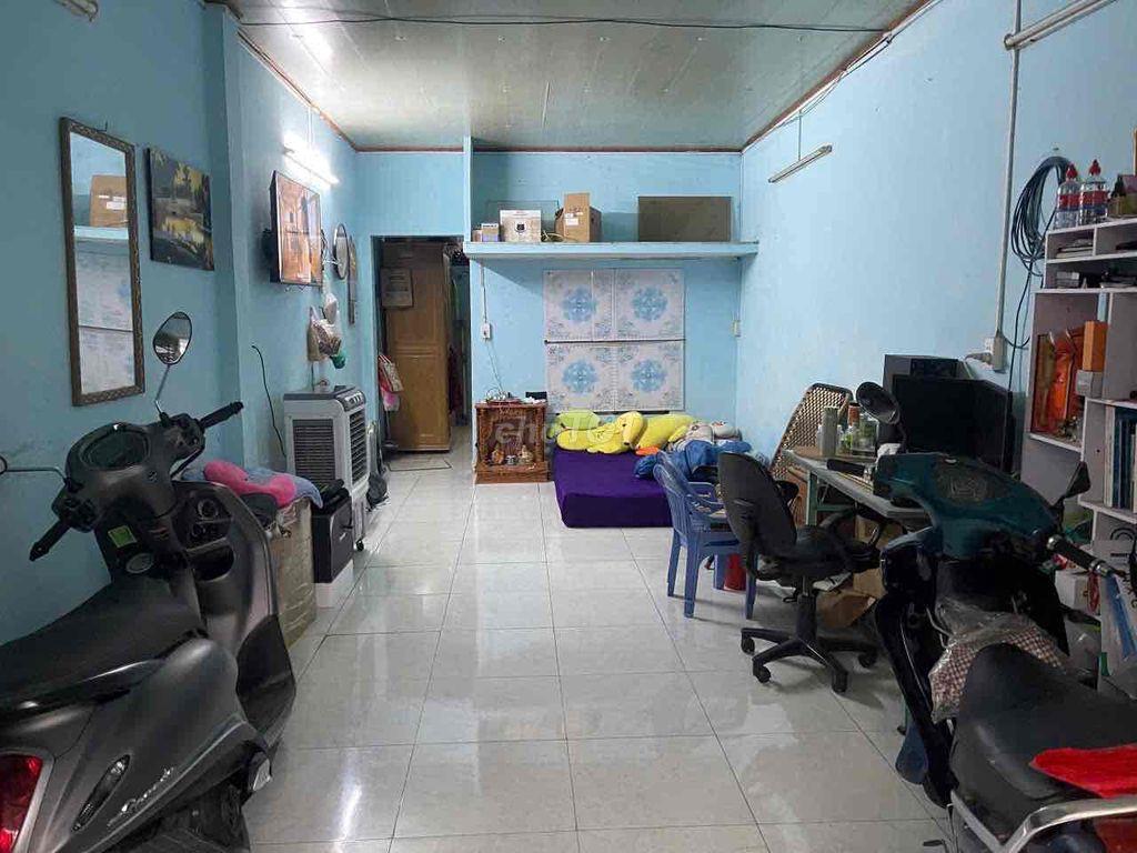 Nhà Q4 chính chủ cần bán