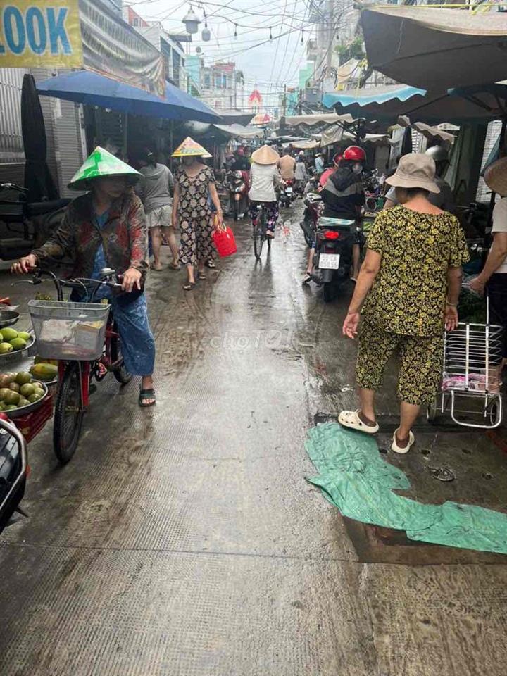 Nhà Q4 chính chủ cần bán