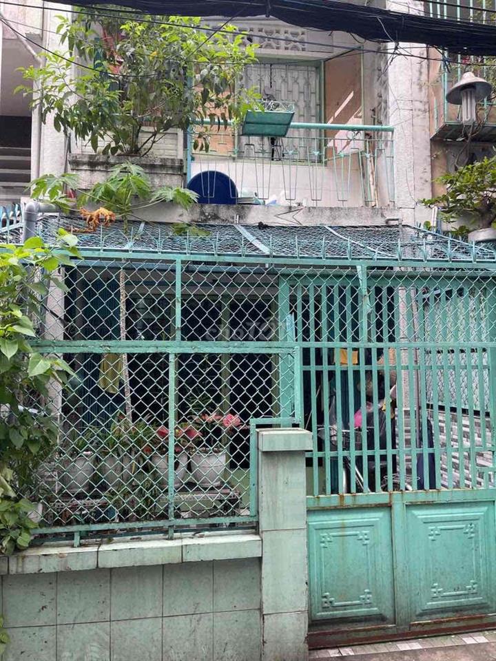 Nhà Q4 chính chủ cần bán