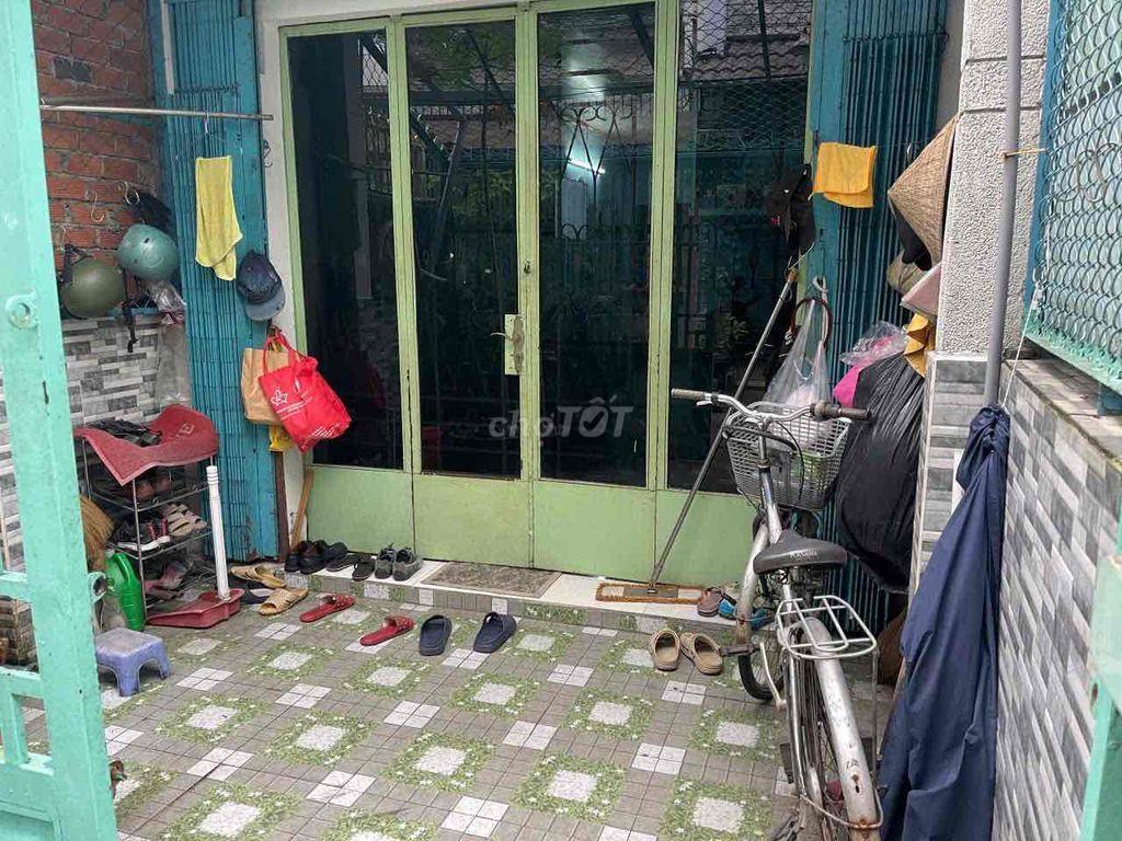 Nhà Q4 chính chủ cần bán