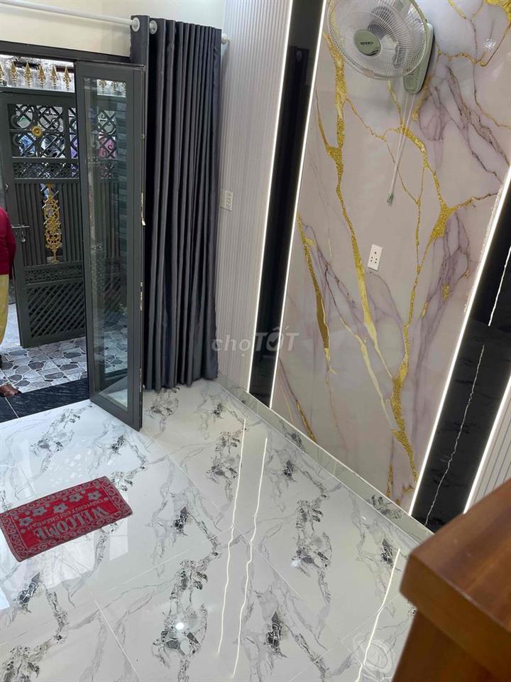 nhà đẹp cần bán đường bến Vân đồn F2Q4