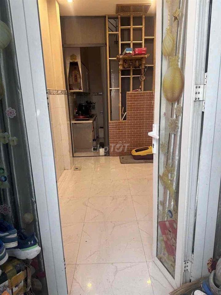 nhà đẹp cần bán đường bến Vân đồn F2Q4
