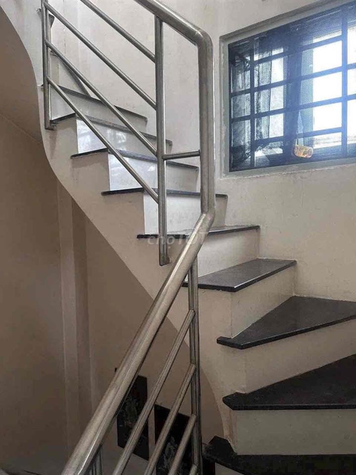 nhà đẹp cần bán đường bến Vân đồn F2Q4